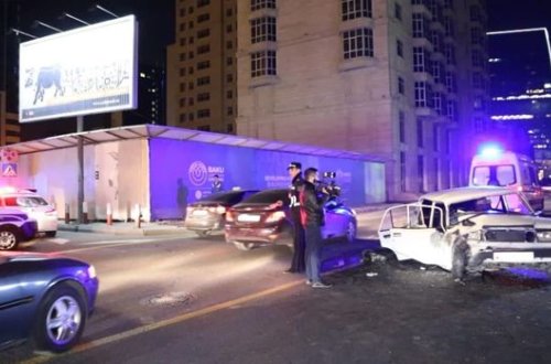 Bakıda yüksək sürət qəzaya səbəb oldu - FOTO/VİDEO