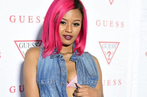 Yarıçılpaq kişi ilə yataq otağında olan müğənni döyüldü - Anbaan VİDEO - FOTO