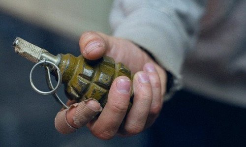 İşdən qovulan şöbə müdiri direktorun otağına qumbara atdı - AZƏRBAYCANDA ŞOK OLAY