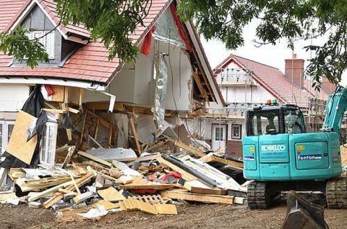 Şok kadrlar: pulunu ala bilmədi, evləri darmadağın etdi - VİDEO - FOTO