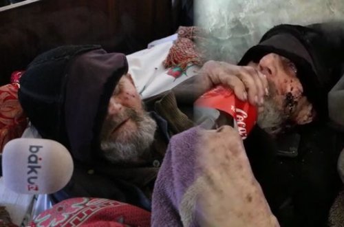 Bakıda gözləri görməyən kimsəsiz qocanın üzünü siçovullar yedi - VİDEO