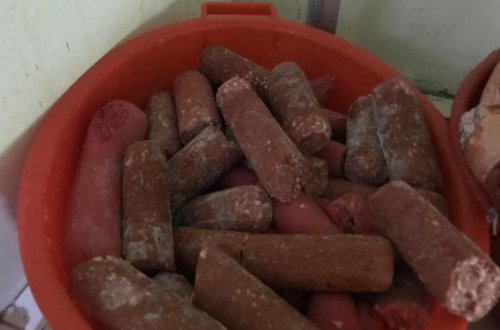 Azərbaycanda kolbasa sexindən DƏHŞƏTLİ GÖRÜNTÜLƏR – Görün, bizə nə yedizdirirlər – FOTOLAR