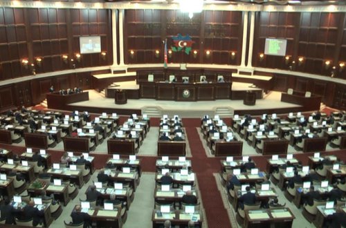 Azərbaycanda deputatların maaşı artdı: 5 mindən 7 minə qədər – Siyahı
