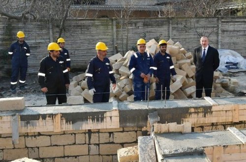 Президент ознакомился с устранением последствий землетрясения в Агсу