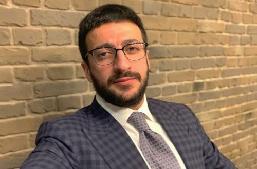 Abbasın İtaliyada pul və telefonlarını oğurlayıblar