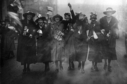 8 mart bayramının tarixi-Yəhudi bayramı yoxsa iki qadının istəyi? — FOTOLAR