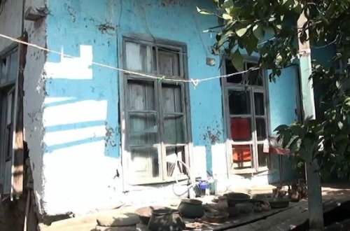Üç əsrə şahidlik edən tikili: xan ailəsinin yaşadığı ev dağılmaq üzrədir - VİDEO