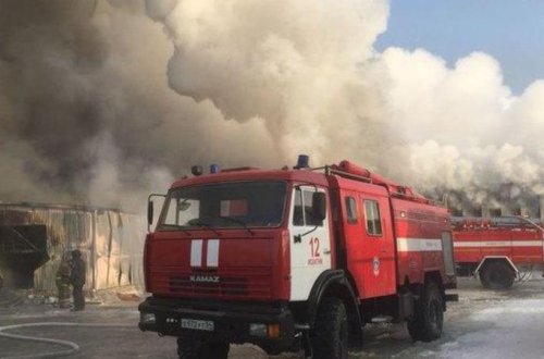 Rusiyada neftayırma zavodu yanır