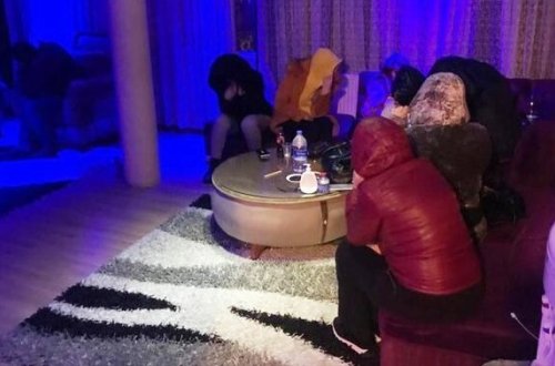 İdman zalında biabırçı görüntülər: Əxlaqsız qadınlar... - FOTO