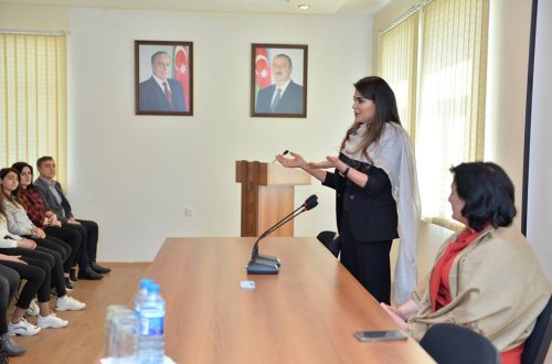 YAP sıralarına yeni daxil olanlara üzvlük vəsiqələri təqdim edildi.
