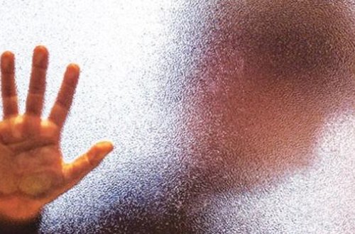 Ər-arvad 4 şagirdə təcavüz edib, kameraya çəkdi (VİDEO)