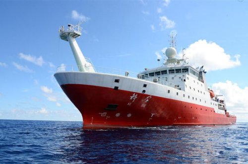 Çin sularında iki gəmi toqquşdu - 12 balıqçı itkin düşdü