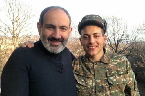 Paşinyan Qarabağda əsgər oğluna baş çəkdi - FOTO