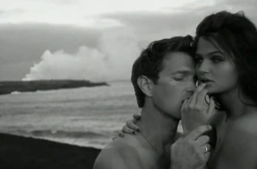 “Həzz verdim” – 50 yaşlı modeldən çılpaq fotolar