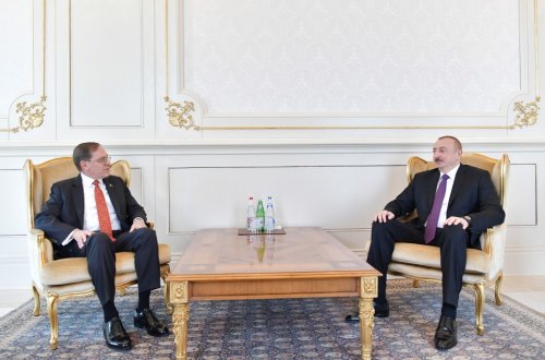 Президент Ильхам Алиев принял верительные грамоты новоназначенного посла США в Азербайджане