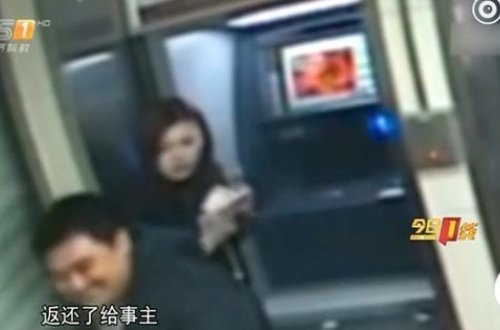 Qıza yazığı gəldi, oğurladığı pulu qaytardı - VİDEO