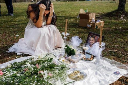 Nişanlısının məzarına gəlinlikdə gəldi - FOTOLAR