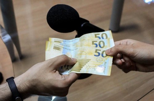 Среднемесячная зарплата наемных работников в Азербайджане взросла на 7,2%