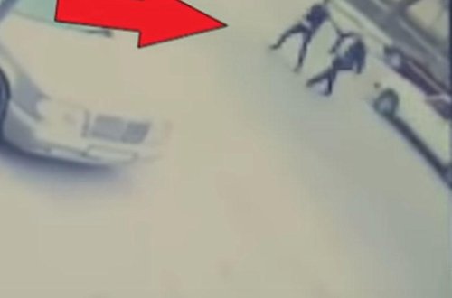 Gəncədə yolu keçən ata və oğulun avtomobillə vurulma anı - VİDEO