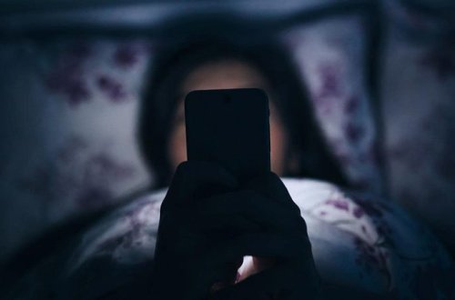 Telefonla yatmağın təhlükəsi aşkarlandı