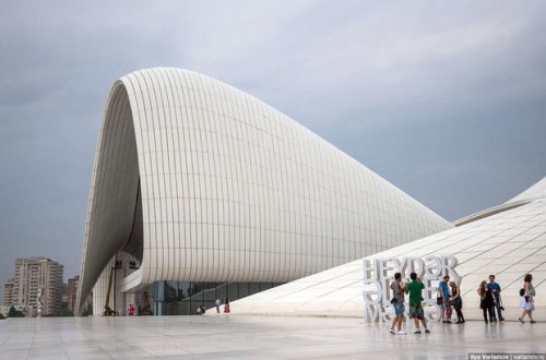 Центр Гейдара Алиева - в списке популярного архитектурного сайта
