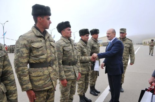 Nəsimi rayon ictimaiyyətinin nümayəndələri cəbhə bölgəsində xidmət edən əsgərlərlə Novruz bayramını qeyd etdilər