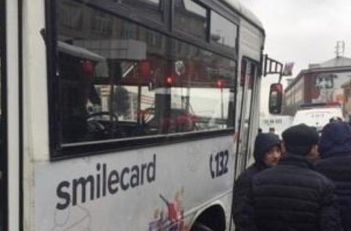 Bakıda avtobus zəncirvari qəza törətdi, yaralılar var - FOTO
