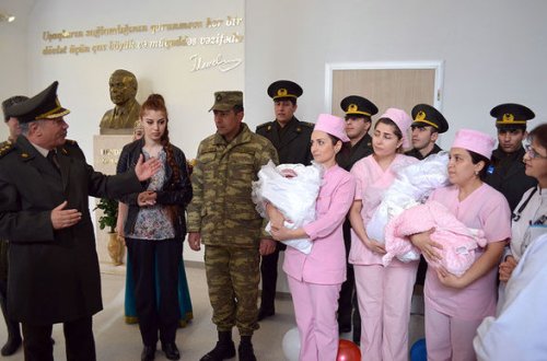 12 il sonra üçəmləri olan çavuşa üç otaqlı mənzil bağışlandı - FOTO