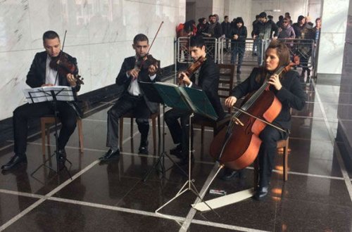 Bakı metrosunda bayram konserti - FOTO/VİDEO