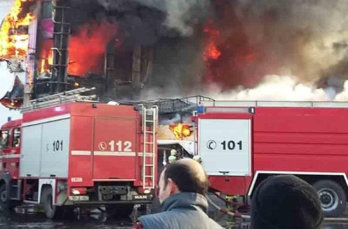 Bakıda ticarət mərkəzindəki yanğının söndürülməsinə helikopter də cəlb olundu - VİDEO - FOTO - YENİLƏNİB