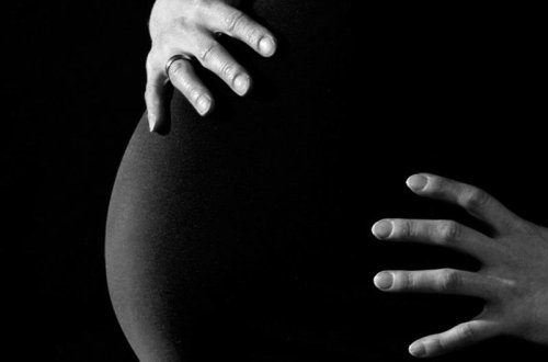 Doğum evində faciə: körpənin başı qopdu - FOTO