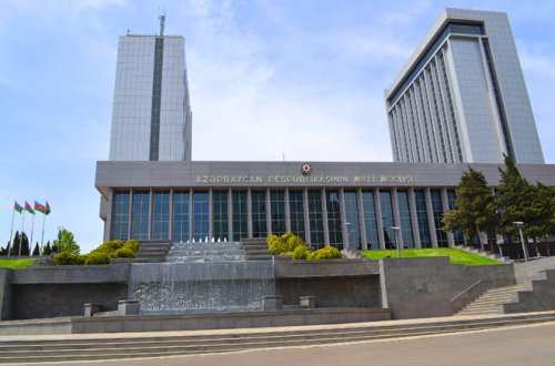 Азербайджанские депутаты будут наблюдать за президентскими выборами в Украине