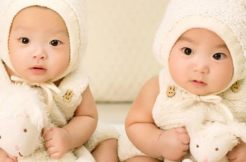 Şok hadisə: Əkizlərin ataları fərqli kişilərdir