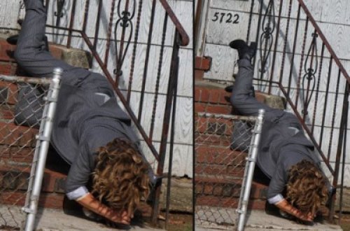 Azərbaycanlı qadın müğənni restoranın pilləkənindən başı üstə yıxıldı - FOTO