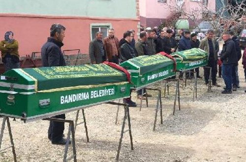 Yuxudan ayılan oğlan dəhşətə gəldi - Evdə 3 cəsəd tapdı - FOTO