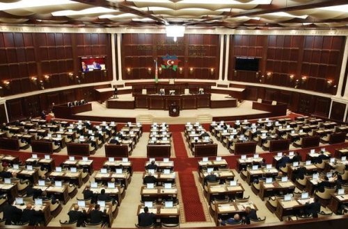 Milli Məclisin iclası başladı