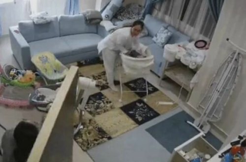 Qulluqçudan insanlıq dərsi: bir neçə saniyə geciksəydi, uşaq öləcəkdi - VİDEO