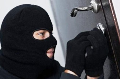 Bakıda evdən 50 min manatlıq qızıl oğurlandı