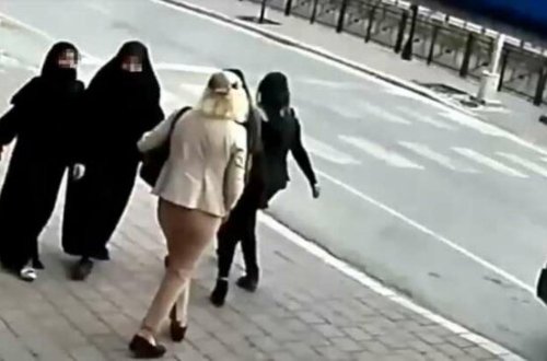 OLAY! Küçənin ortasında çadra geyindikləri üçün bu qadınlara... - FOTOLAR