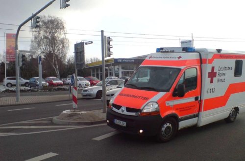 Almaniyada qəza yerinə yollanan polis avtomobili qəzaya düşüb: ölən və yaralanan var