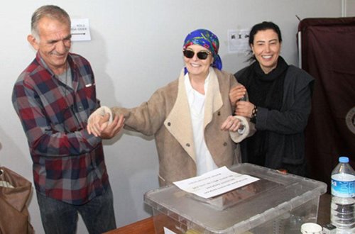 Xəstəxanadan çıxıb səsverməyə getdi - FOTO