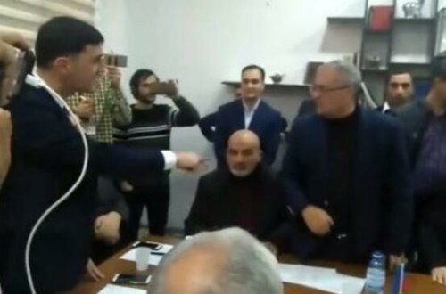 İsgəndər Həmidov Tural Abbaslını VURMAQ İSTƏDİ - ŞOK GÖRÜNTÜLƏR/VİDEO