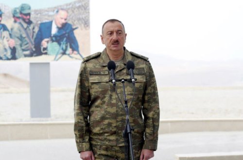 İlham Əliyev hərbi hissədə