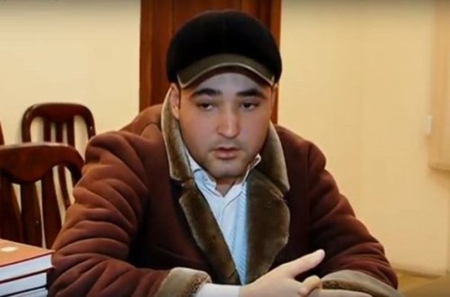 Şəmkirdə qəbirlərə hücum çəkən şəxsin fotosu yayıldı