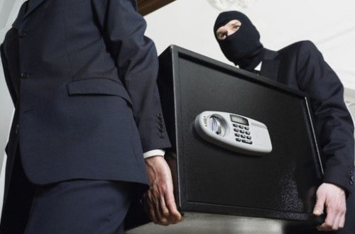 Bakıda mənzildən qızıl dolu seyf oğurlandı