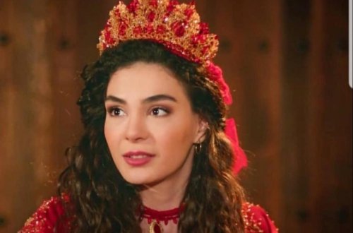 “Reyyan”ın bu geyiminə 50 min qaş düzülüb