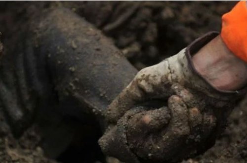 49 yaşlı kişi diri-diri torpaq altında qalaraq can verdi - Azərbaycanda