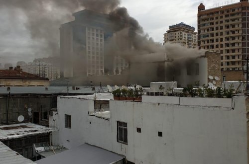 МЧС о сегодняшнем пожаре в центре Баку