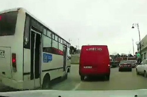 Bakıda sərnişinlə dolu avtobusun sürücüsü “protiv” sürdü - VİDEO