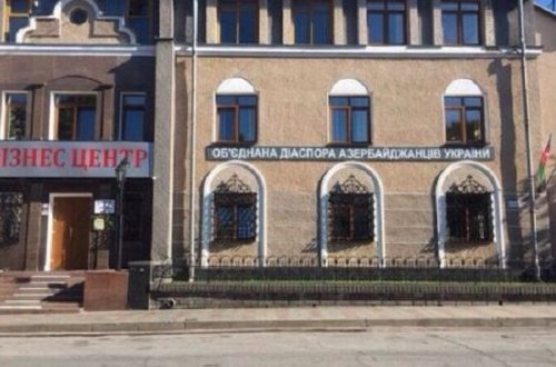 Diaspor binasında Azərbaycan bayrağı tərsinə asıldı - AÇIQLAMA + FOTO